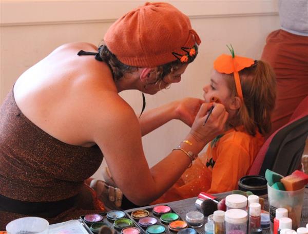 Atelier maquillage Halloween à côté du Château de Duras