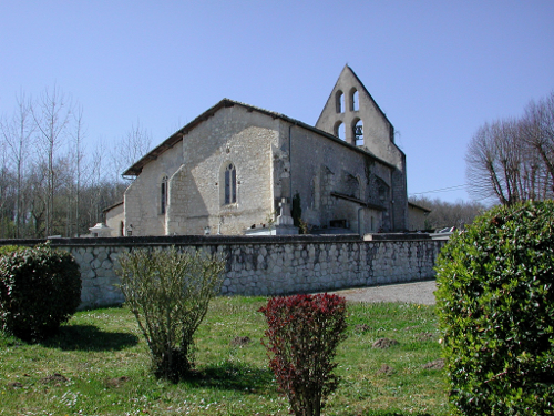 Poussignac, une église isolée