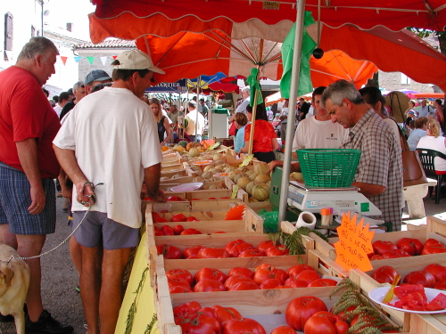 Petit marché traditionnel de Lavardac