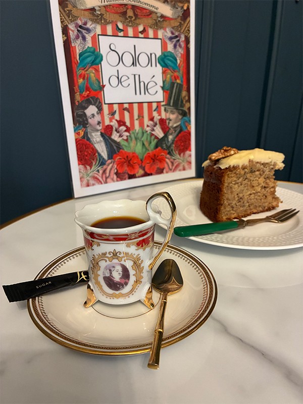 Salon du thé avec Emporium des Antiquités 